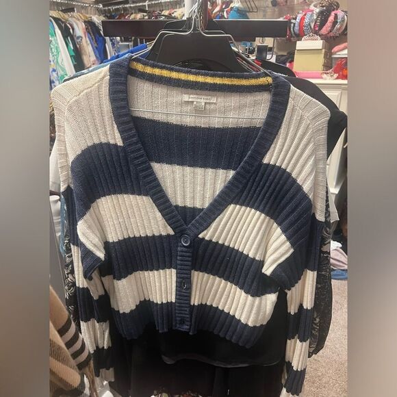 American Eagle striped blue and white sweater - Picture 7 of 7
